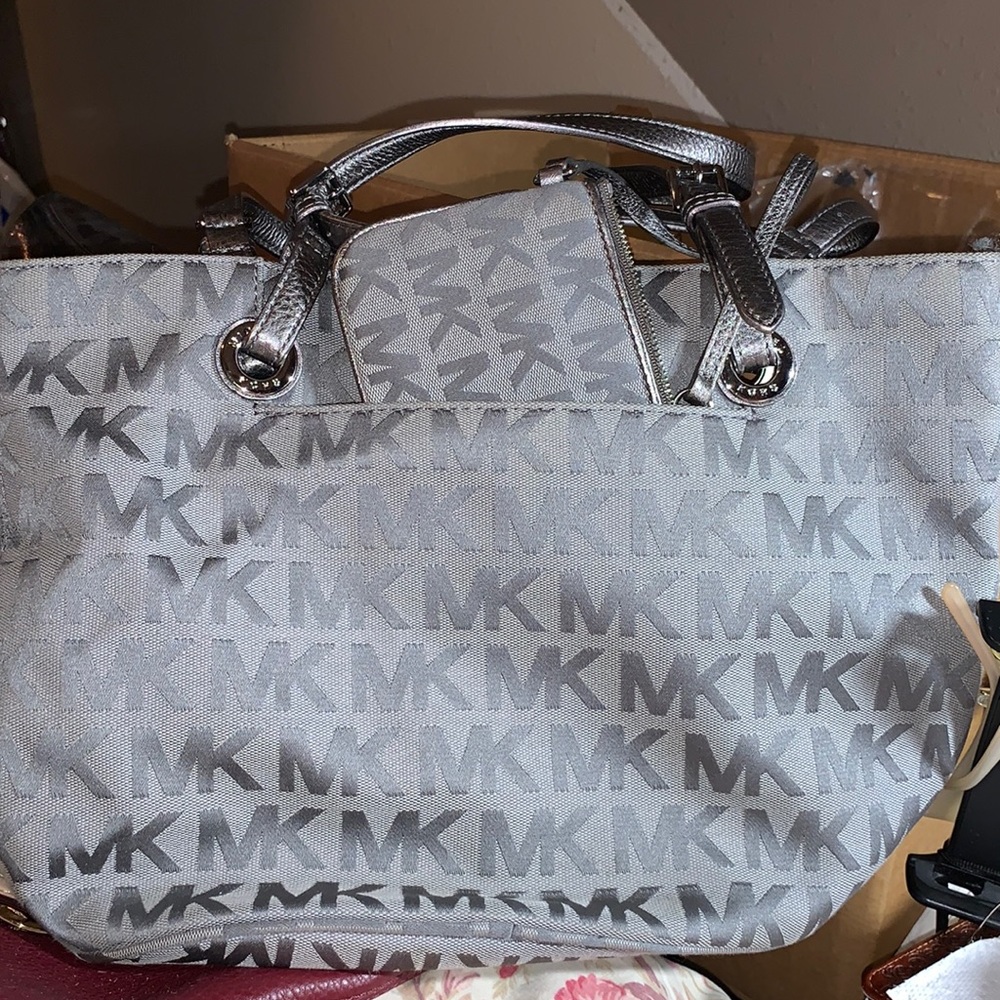 Michael Kors hand bag
